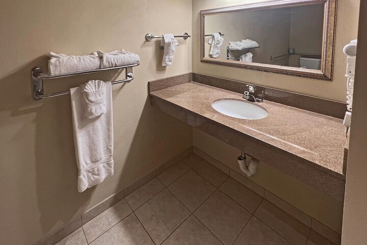 Clarion Inn Garden City