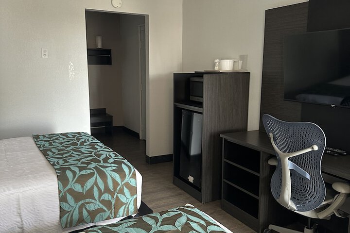 Room 21 of 38