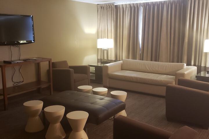 DoubleTree by Hilton St. Louis - Westport