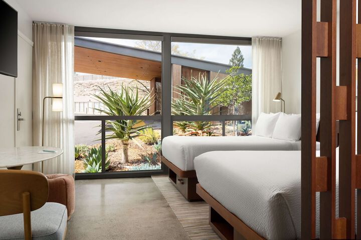 Flamingo Resort & Spa Santa Rosa Sonoma Tapestry by Hilton
