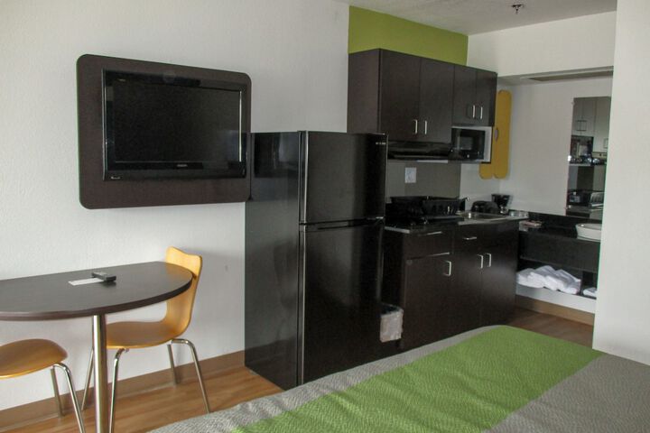 Room 16 of 33