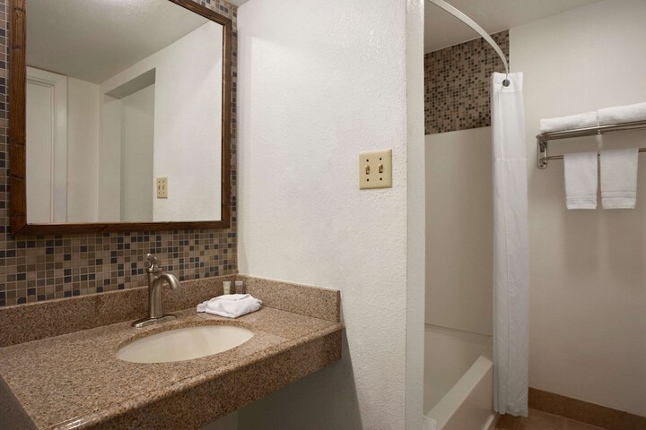 Room 8 of 15