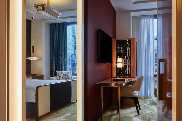 Room 54 of 143