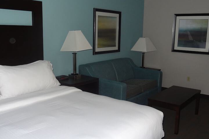 Room 18 of 48