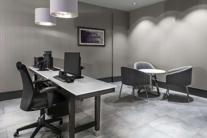 Business Center 26 of 26
