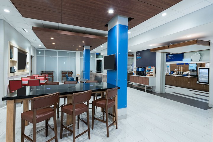 Holiday Inn Express & Suites Bryan - College Station by IHG