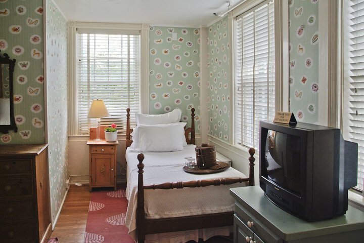 Room 11 of 22