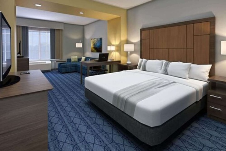 La Quinta Inn & Suites by Wyndham Round Rock near Kalahari