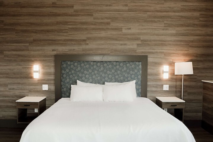 Room 28 of 174