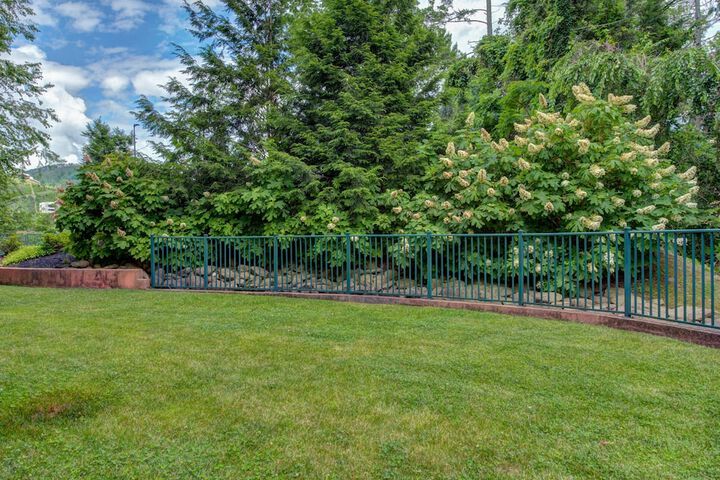 Property Grounds 16 of 25