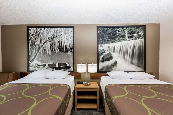 Room 13 of 18
