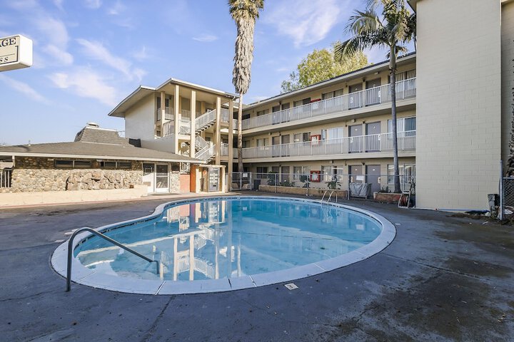 Hotel 2 of 39