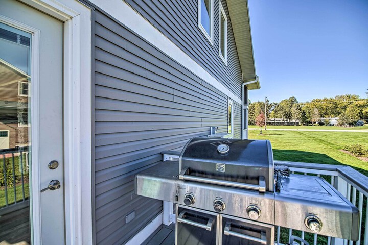 Home on Fox River: Modern Decor Style!