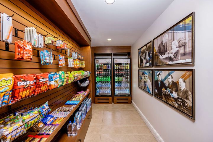 Hotel Fort Des Moines Curio Collection by Hilton