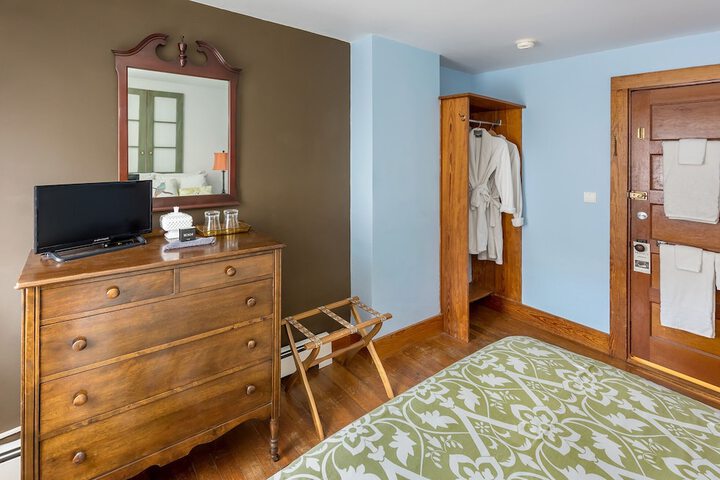 Room 52 of 103