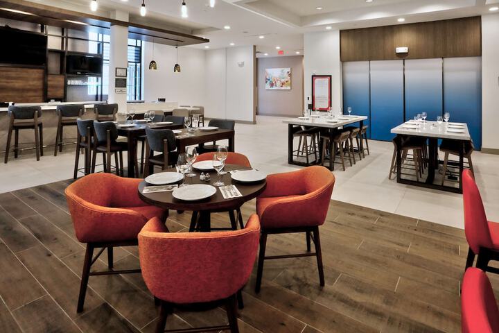 Lounge 57 of 65