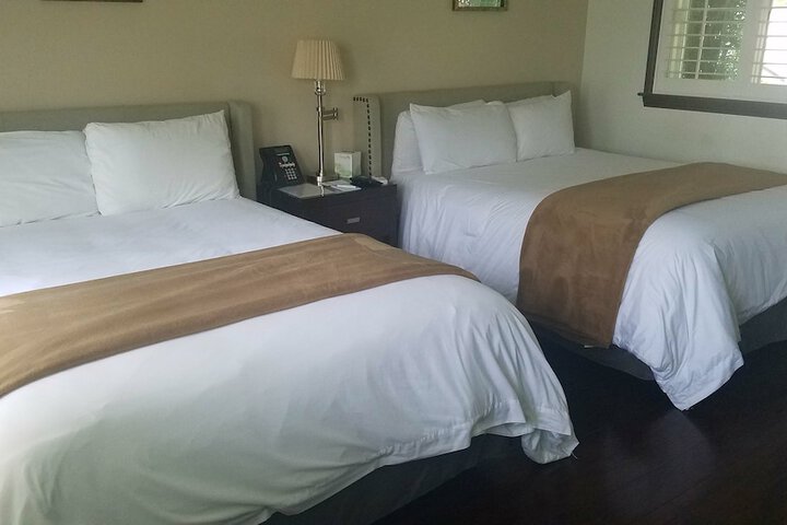 Malibu Country Inn