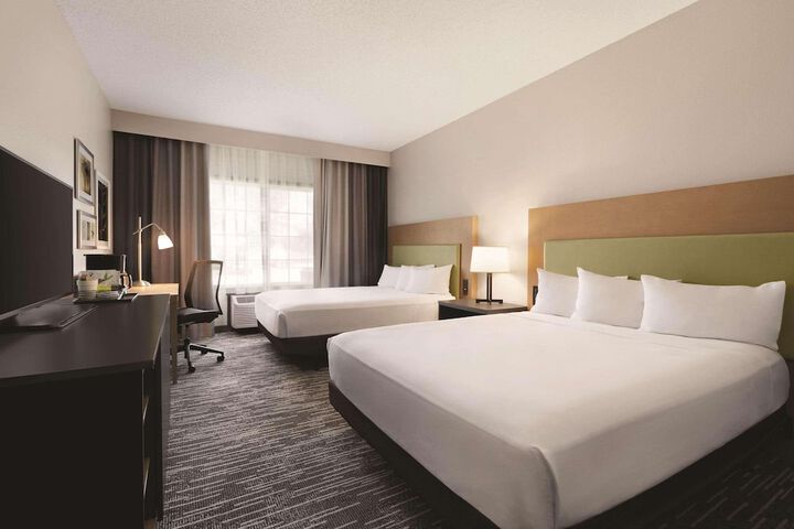 Country Inn & Suites by Radisson Detroit Lakes