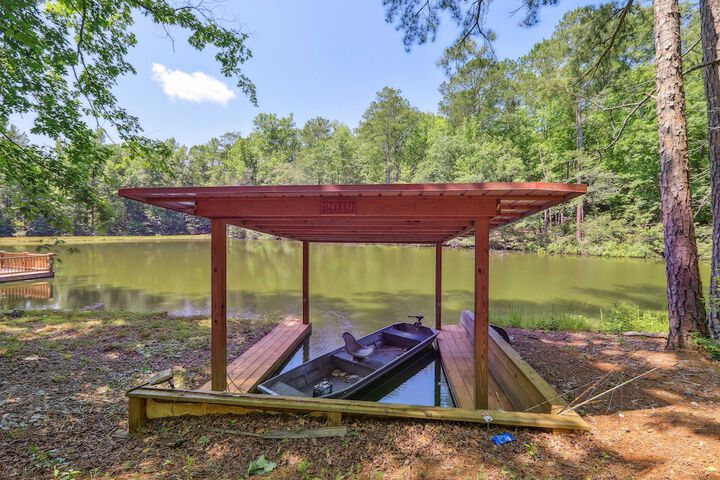 Lakefront Hamilton Cabin w / Dock & Fire Pit!