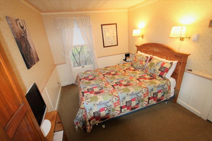 Alexanders Lodge