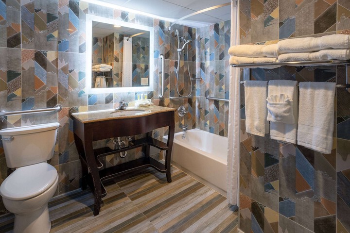 Days Hotel by Wyndham North Bergen / NYC Area