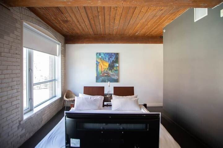 Room 32 of 54