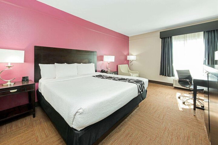 La Quinta Inn & Suites by Wyndham Winnie
