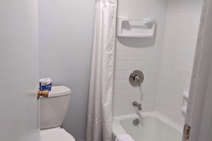 Room 2 of 7