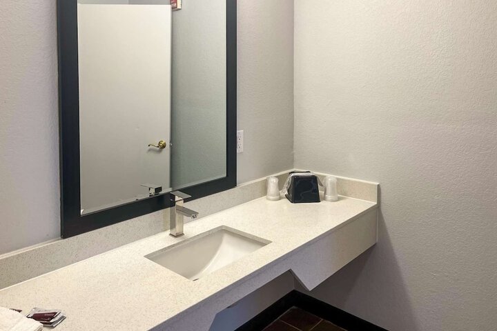Room 12 of 16