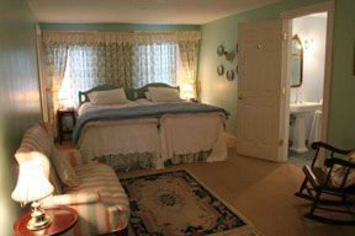 Longwood Country Inn