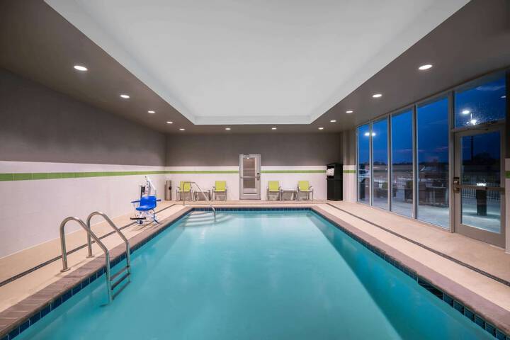 La Quinta Inn & Suites by Wyndham West Memphis