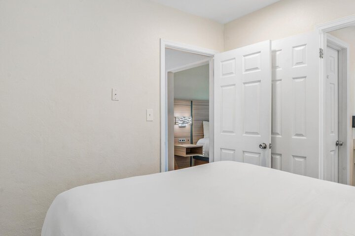 Room 18 of 64