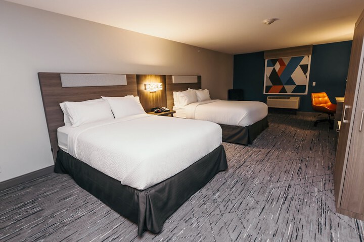 Room 17 of 28
