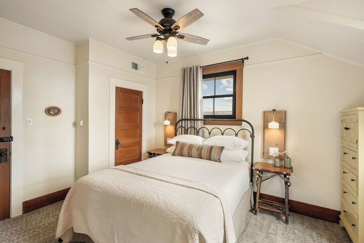 Room 52 of 113