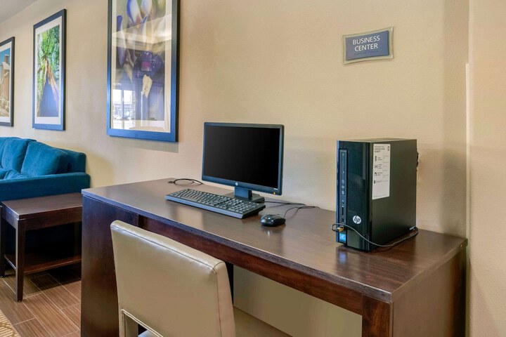 Business Center 32 of 32