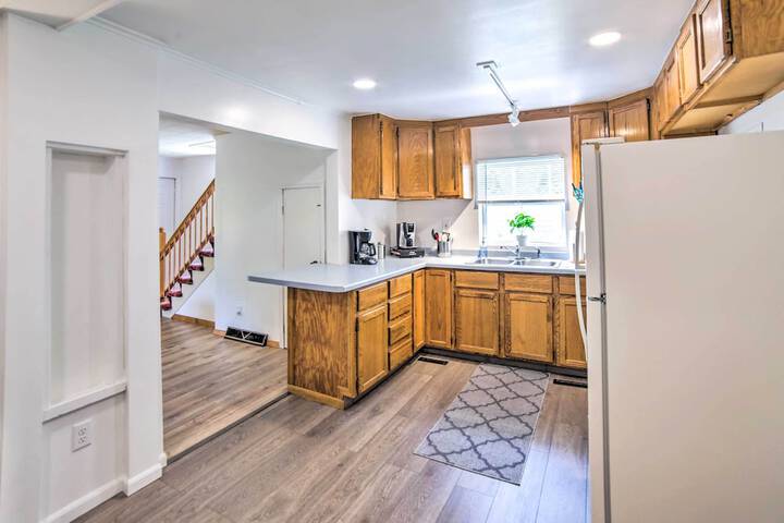 Cozy Ishpeming Cottage w / Lake & Park Views!