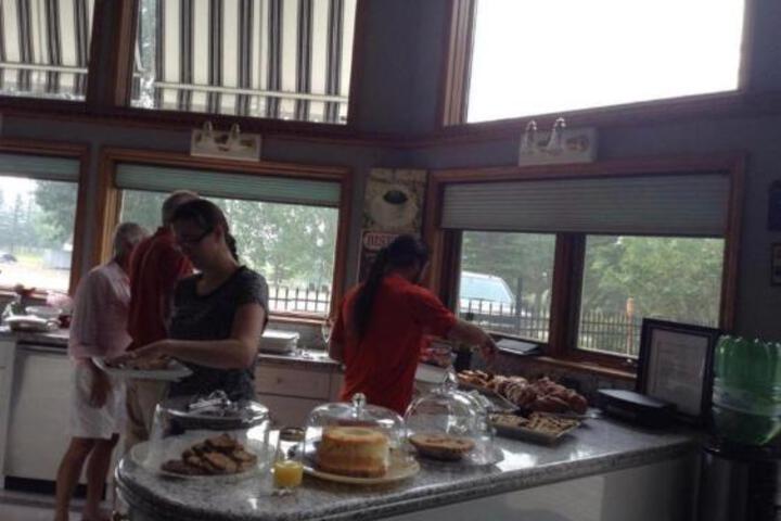Rolling Hills Country Resort Bed and Breakfast
