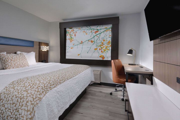 Room 80 of 118