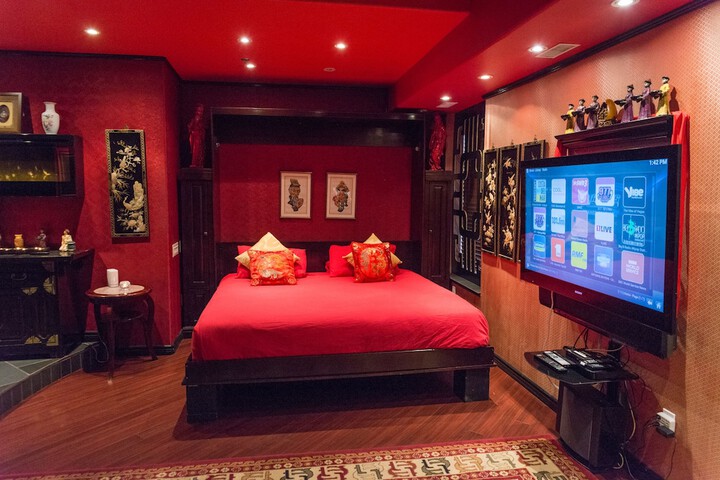 Room 34 of 62