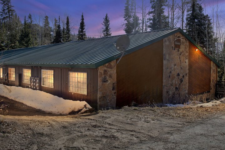 Beautiful Ski-in / ski-out Condo Located on the Eagle Point Resort! 1 Bedroom Condo by RedAwning