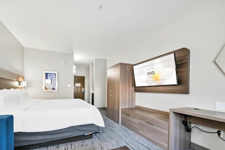 Holiday Inn Express Palestine by IHG