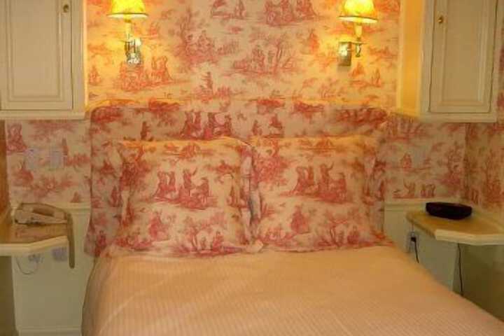 Room 12 of 84