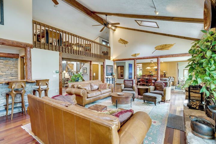 Luxe Poconos Pines Home w / Beach + Amenities!