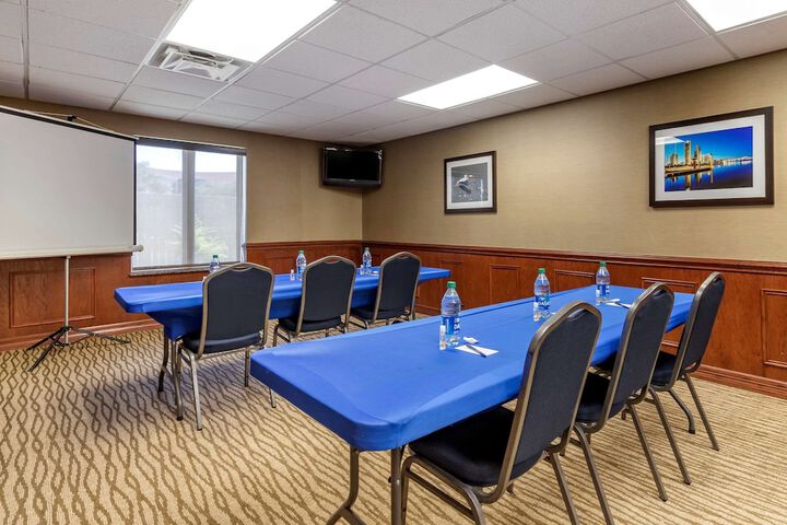 Comfort Suites Near Texas a & M University - Corpus Christi