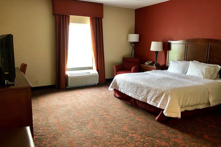 Room 27 of 81