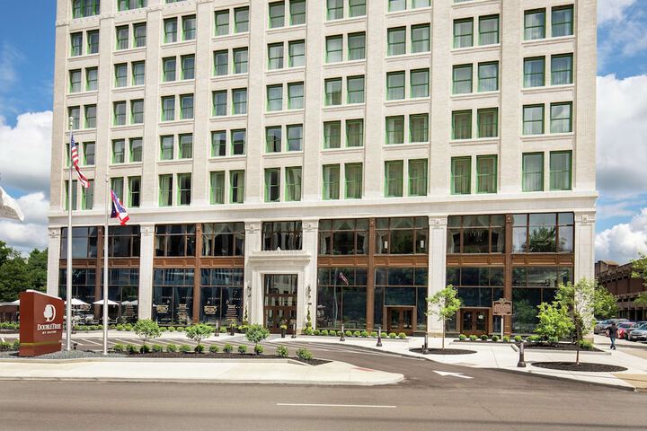 DoubleTree by Hilton Youngstown Downtown
