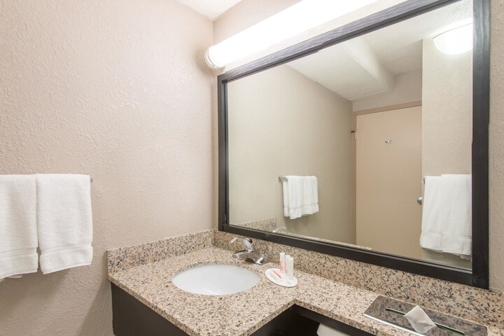 Ramada by Wyndham Cumberland Downtown