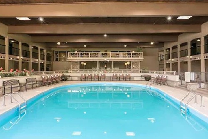 Pool 4 of 37