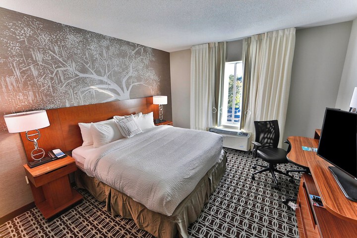 Room 13 of 35