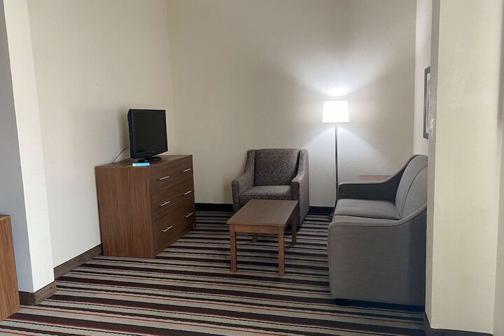 Room 6 of 16